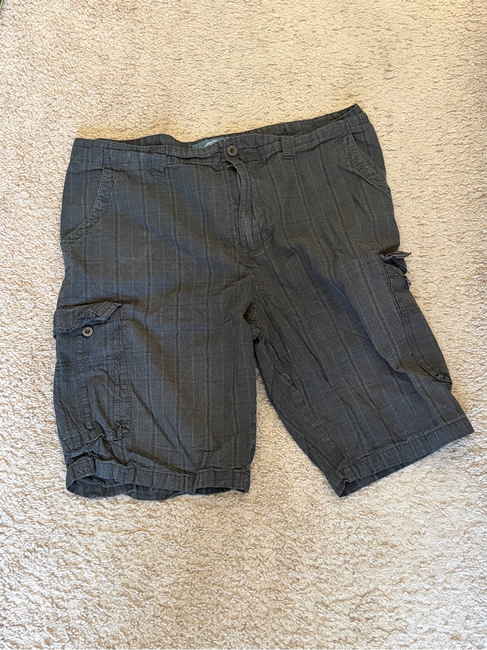 Beverly Hills Polo Club Men’s Gray Pinstripe Cargo Shorts